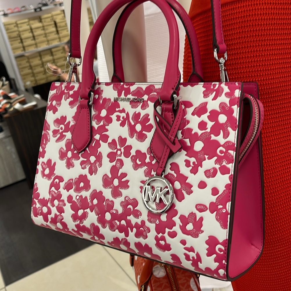 Michael Kors Sheila Medium Sequined Floral Print CZ Satchel
Dragofruit
NWT - Picture 14 of 16
